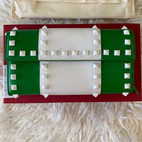 Valentino Garavani rock studs wristlet - Picture 3 of 17